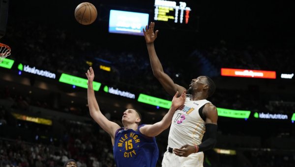 ЈОКИЋ ОПЕТ ПОМЕРА ГРАНИЦЕ: Србин се играо са звездом Мајамија (ВИДЕО)