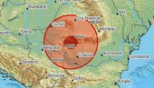 ЛУСТЕРИ СЕ ТРЕСУ, ЉУДИ УЗНЕМИРЕНИ: Прве реакције из Румуније након снажног земљотреса (ВИДЕО)