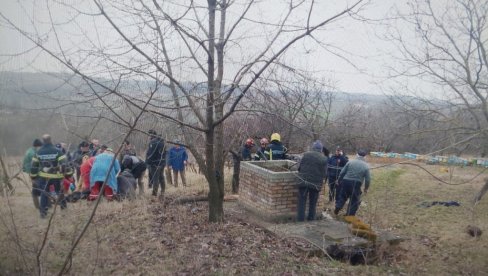 ВАТРОГАСЦИ ГА СПАСЛИ Упао у бунар дубок 26 метара у селу код Смедеревске Паланке