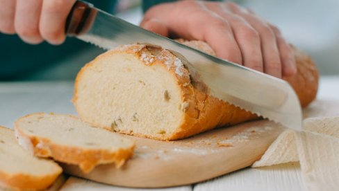 БЕЗ АДИТИВА: Направите домаћи хлеб на листу купуса (ВИДЕО)