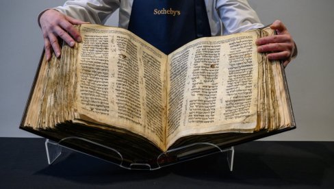NAJSTARIJI PRIMERAK STAROG ZAVETA NA AUKCIJI: Knjiga stara hiljadu godina vrednuje se na 50 miliona dolara