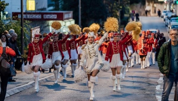 ПОЧИЊЕ ПРАЗНИК МИМОЗЕ: До 4. марта феште, маскенбали, концерти – на отварању Марија Шерифовић