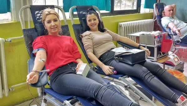 ТРИ ВЕЗАНЕ АКЦИЈЕ ДОБРОВОЉНОГ ДАВАЊА КРВИ: Прикупљено 25 јединица крви (ФОТО)