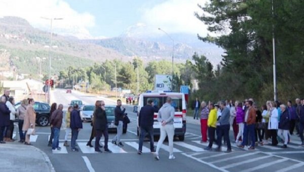 НАСТАВЉЕН ПРОТЕСТ РАДНИКА ИНСТИТУТА ИГАЛО: Угоститељски радници неће радити на програмима Празника мимозе