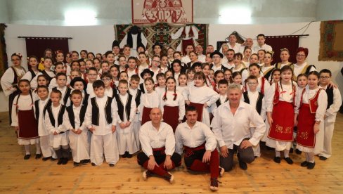 ЗОРА ИГРОМ ОБАСЈАЛА: Годишњи концерт КУД  из Српског Итебеја (ФОТО)