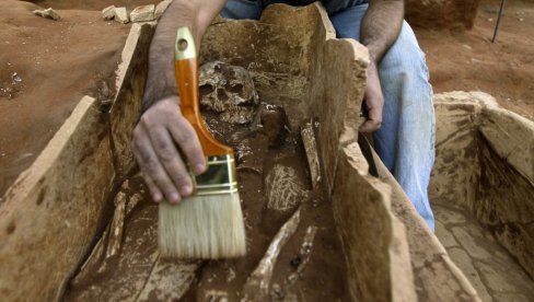 НЕОБИЧНО АРХЕОЛОШКО ОТКРИЋЕ У ПЕРУУ: Мушкарац држао мумију као девојку, испоставило се да је мумифицирани мушкарац