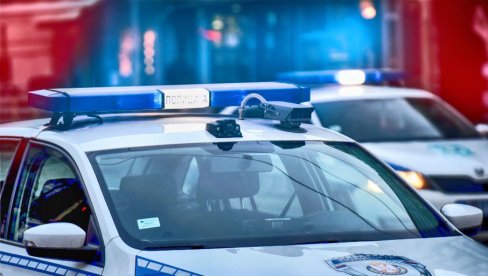 UHAPŠENA STARICA U LESKOVCU: Policija u garaži pronašla kesu sa drogom