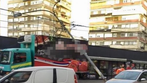 Haos Kod Kalenić Pijace Pala Bandera Oštećena Dva Vozila žice Vire