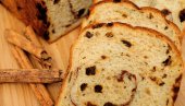 УКУСНО ТЕСТО: Слатки хлеб са сиром и сувим грожђем (РЕЦЕПТ)