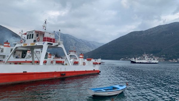 ТРАЈЕКТ „ИГАЛО“ ОПЕТ СПАЈА ОБАЛЕ БОКЕ: Морско добро за хиљаду евра дневно закупило трајект  „Поморског саобраћаја“
