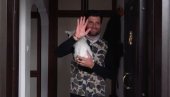 ЖИВОТИЊЕ ИМАЈУ ОСЕЋАЊА: Ватрогасац усвојио мачку коју је извукао из рушевина - Брзо смо се зближили (ВИДЕО)