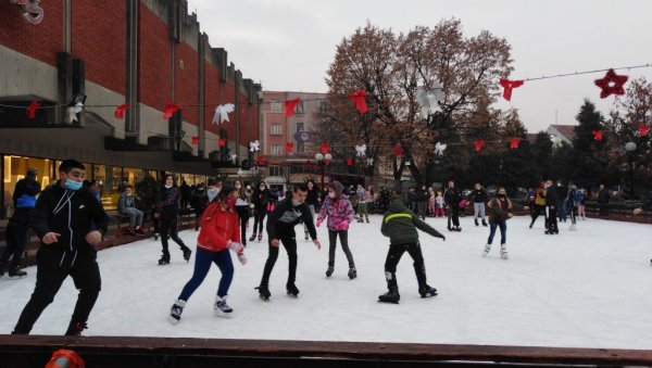 КО ЈЕ БРЖИ НА ЛЕДУ? Надметање клизача у Јагодини данас и сутра