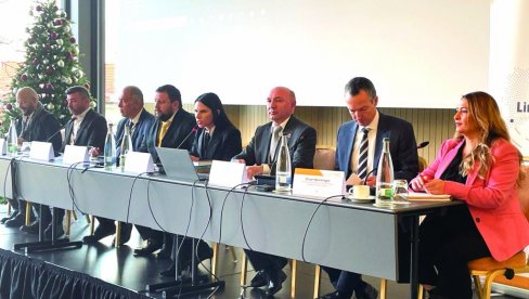 ДИЈАСПОРА ЖЕЉНА ДА ИНВЕСТИРА У СРБИЈИ: ПКС организовала три инвестиционе конференције
