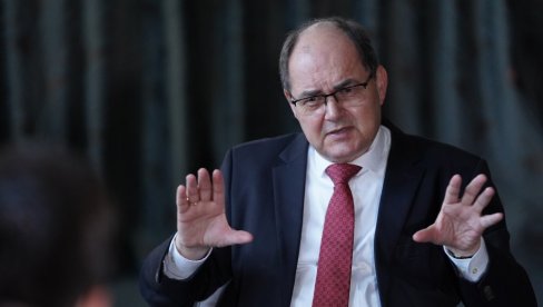 ШМИТ ОДЛАЗИ ИЗ БИХ? Федерални медији: Неће се то десити одмах, да не би било очигледно