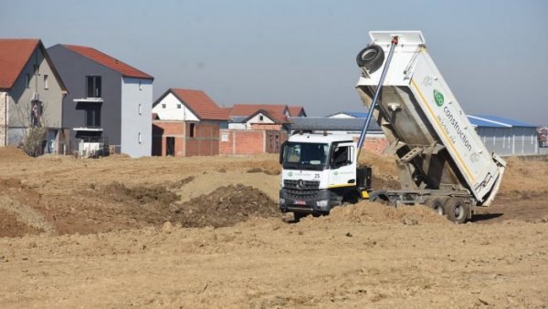 ПОЗНАТО КАДА ЋЕ БАТАЈНИЦА ДОБИТИ НОВО ГРОБЉЕ: Напредују радови на изградњи почивалишта и нове раскрснице