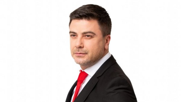 КАБАРЕ СЕЋАЊА: Представа Чезнем да вам кажем музичко-поетска представа Микија Дамјановића