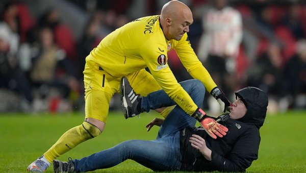 ОСУЂЕН ХУЛИГАН КОЈИ ЈЕ НАПАО ДМИТРОВИЋА: Правдао се на суду да се ничега не сећа