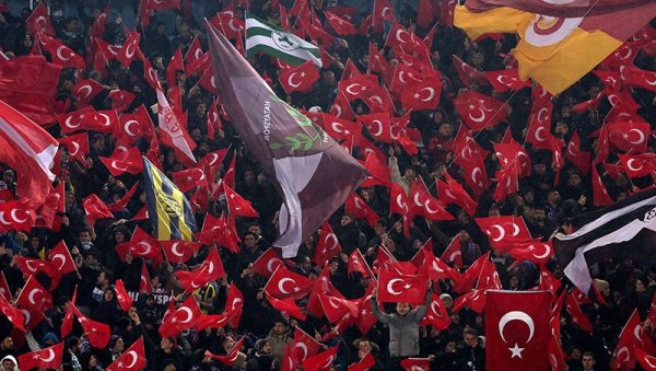СВЕТ ГЛЕДА И ПЛАЧЕ: После језивог земљотреса, фудбал се опет игра у Турској - и то како... (ФОТО/ВИДЕО)