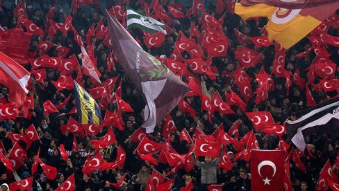 СВЕТ ГЛЕДА И ПЛАЧЕ: После језивог земљотреса, фудбал се опет игра у Турској - и то како... (ФОТО/ВИДЕО)