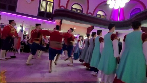 ЗАВИЧАЈНА ТРЕПЗА, ПЕСМА И ИГРА: У Сомбору одржано традиционално Црногорско вече