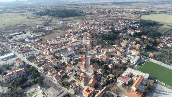 ОТИМАЈУ ИМАЊА СРБА У БЕНКОВЦУ: Хрватска спроводи Олују и у катастру