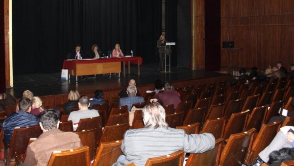 ОДРЖАНА СЕДНИЦА СО ПАРАЋИН: Усвојена информација о прошлогодишњем пословању јавних предузећа