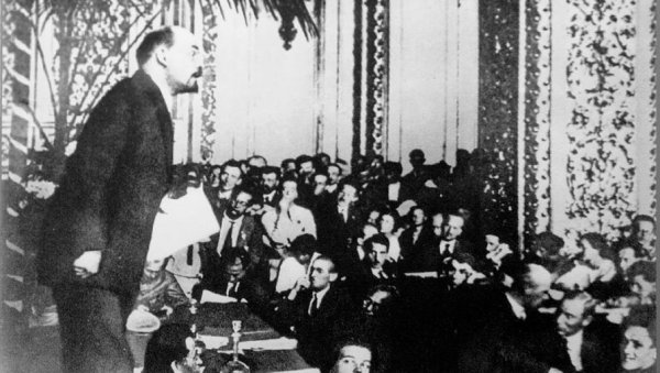 КОД ВОЂЕ РЕВОЛУЦИЈЕ: Лењинова биографија из пера писца и критичара Лава Данилкина