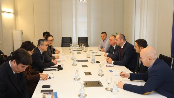 ДЕЛЕГАЦИЈА КИНЕСКОГ НИНГБОА ПОСЕТИЛА НОВИ САД: Гостима представљени економски потенцијали нашег града