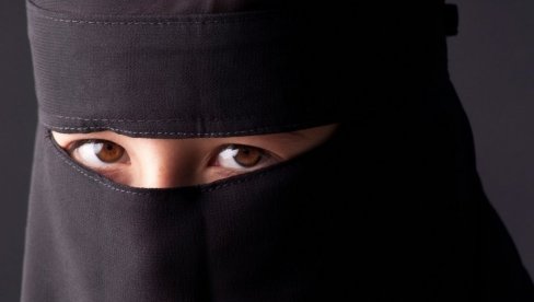 CRNA UDOVICA ISLAMSKE DRŽAVE IZ BOSNE I HERCEGOVINE: Elmina osuđena na robiju, oduzeto joj državljanstvo