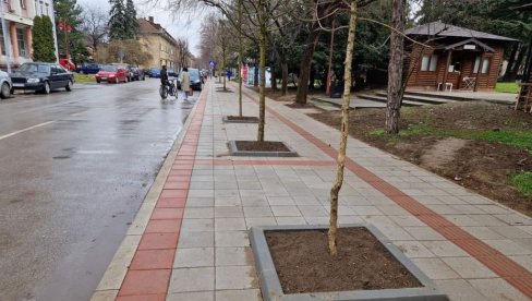 ЦЕНТАР КАО НОВ: У Костолцу обновљен тротоар у Улици Николе Тесле