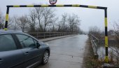 ŠTETA DVA MILIONA DINARA: Saobraćajni portali na mostovima u okolini Kraljeva na meti neodgovornih građana