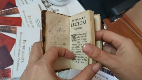 MISTERIJA HISTORIJE UNIVERZE: Najstarija knjiga u kruševačkom istorijskom arhivu ima 216 listova i štampana je u veneciji 1721. godine