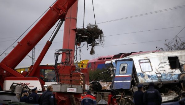 ИДЕНТИФИКОВАНА 24 ТЕЛА ПОГИНУЛИХ: У судару возова у Грчкој живот изгубило 57 путника