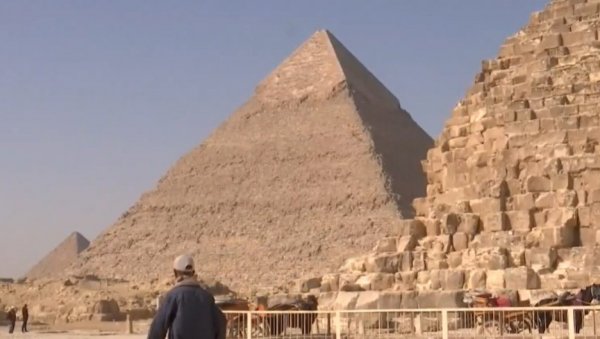 ПРЕД ИСТРАЖИВАЧИМА ВЕЛИКИ ПОСАО: Чему је служио новооткривени ходник у Кеопсовој пирамиди? (ВИДЕО)