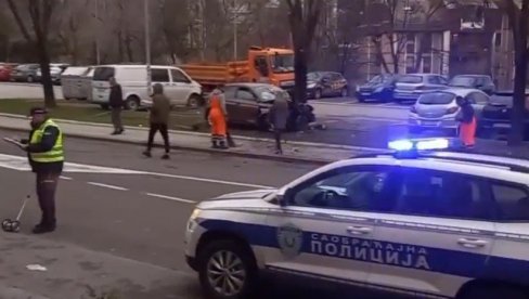 AUTOMOBIL POTPUNO SMRSKAN: Saobraćajna nesreća na Čukarici (VIDEO)