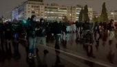 DRŽAVA JE ODGOVORNA: Građani Atine protestuju večeras zbog jučerašnje tragedije (VIDEO)