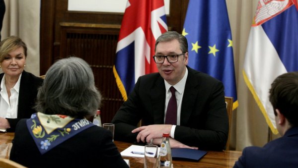 ЗАХВАЛИО САМ НА ПОЗИВУ ДА ПРИСУСТВУЈЕМ КРУНИСАЊУ ЧАРЛСА III: Вучић се састао и са амбасадорком Уједињеног Краљевства (ФОТО)