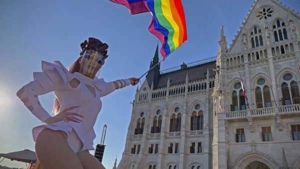ОРБАН УДАРА НА ЛГБТ ПРОПАГАНДУ : Фидес планира да пооштри закон о заштити деце