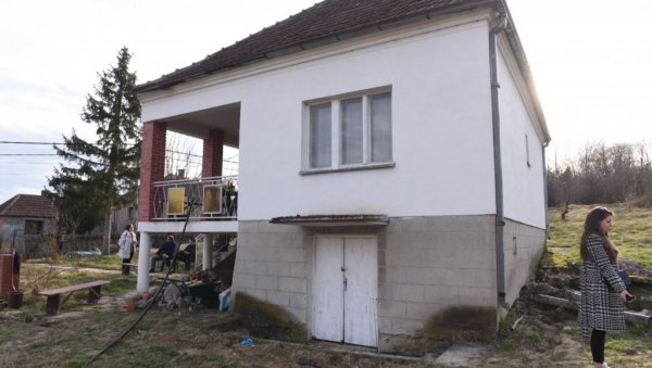 НЕ ЗНАМ КАКО ЋУ ДАЉЕ: Отац трагично настрадалог дечака за Новости - Истрчао сам и видео да плута у води (ФОТО)