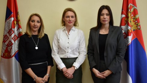 MINISTARKA IRENA VUJOVIĆ OBELEŽILA MEĐUNARODNI DAN ŽENA: Susret sa „zelenom preduzetnicom” Marinom Cvijanović