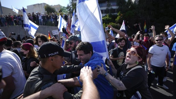 БРАНЕ ПРЕМИЈЕРУ ДА ЛЕТИ ЗА РИМ: Демонстрације у Израелу достигле нови ниво