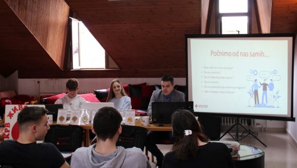 ЕДУКАЦИЈА ВОЛОНТЕРА: Програм Црвеног крста Деспотовац (ФОТО)