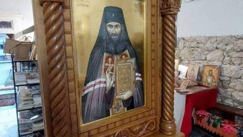 BOG ZNA....: Anonimni darodavac poklonio vrednu ikonu manastiru u Kusatku