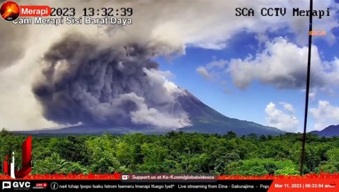 ZASTRAŠUJUĆE SLIKE U INDONEZIJI: Eruptirao vulkan Merapi, sedam kilometara vrelog dima izbačeno je u atmosferu (VIDEO)