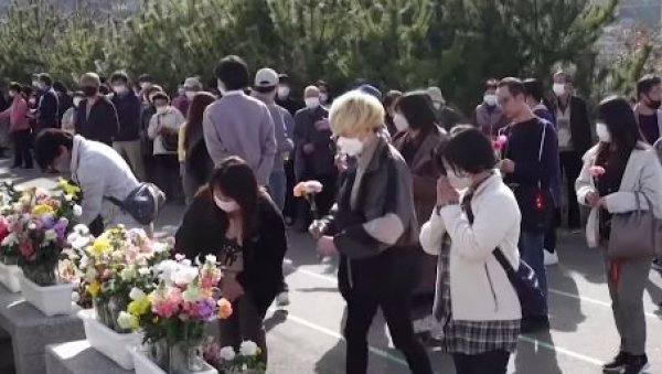 МИНУТ ЋУТАЊА И МОЛИТВЕ ШИРОМ ЈАПАНА: 12 година од катастрофе, погинуло више од 22.000 људи (ВИДЕО)