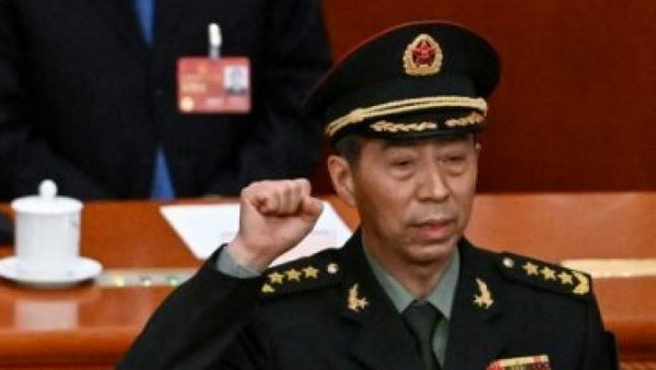 НЕ ИГРАЈТЕ СЕ ВАТРОМ Кинески министар одбране стао раме уз раме са Русима, па запретио Америци