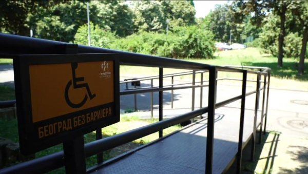 БЕСПЛАТНО ПОСТАВЉАЈУ РАМПЕ: ЈП Градско стамбено и ове године настављају акцију Београд без баријера