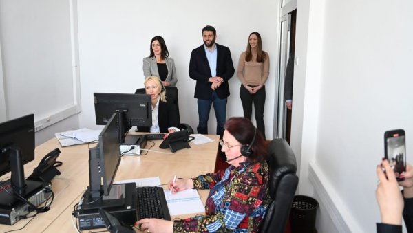 БЕОГРАЂАНИ ВИШЕ НЕ МОРАЈУ ДА РАЗМИШЉАЈУ КО ЈЕ ЗА ШТА НАДЛЕЖАН Шапић: Сервисни центар 11-0-11 историјски за комуникацију с грађанима