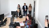 BEOGRAĐANI VIŠE NE MORAJU DA RAZMIŠLJAJU KO JE ZA ŠTA NADLEŽAN Šapić: Servisni centar 11-0-11 istorijski za komunikaciju s građanima