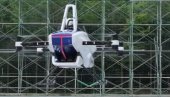 VOŽNJA NA OSAM METARA VISINE: Japan testirao leteći automobil sa ljudskom posadom